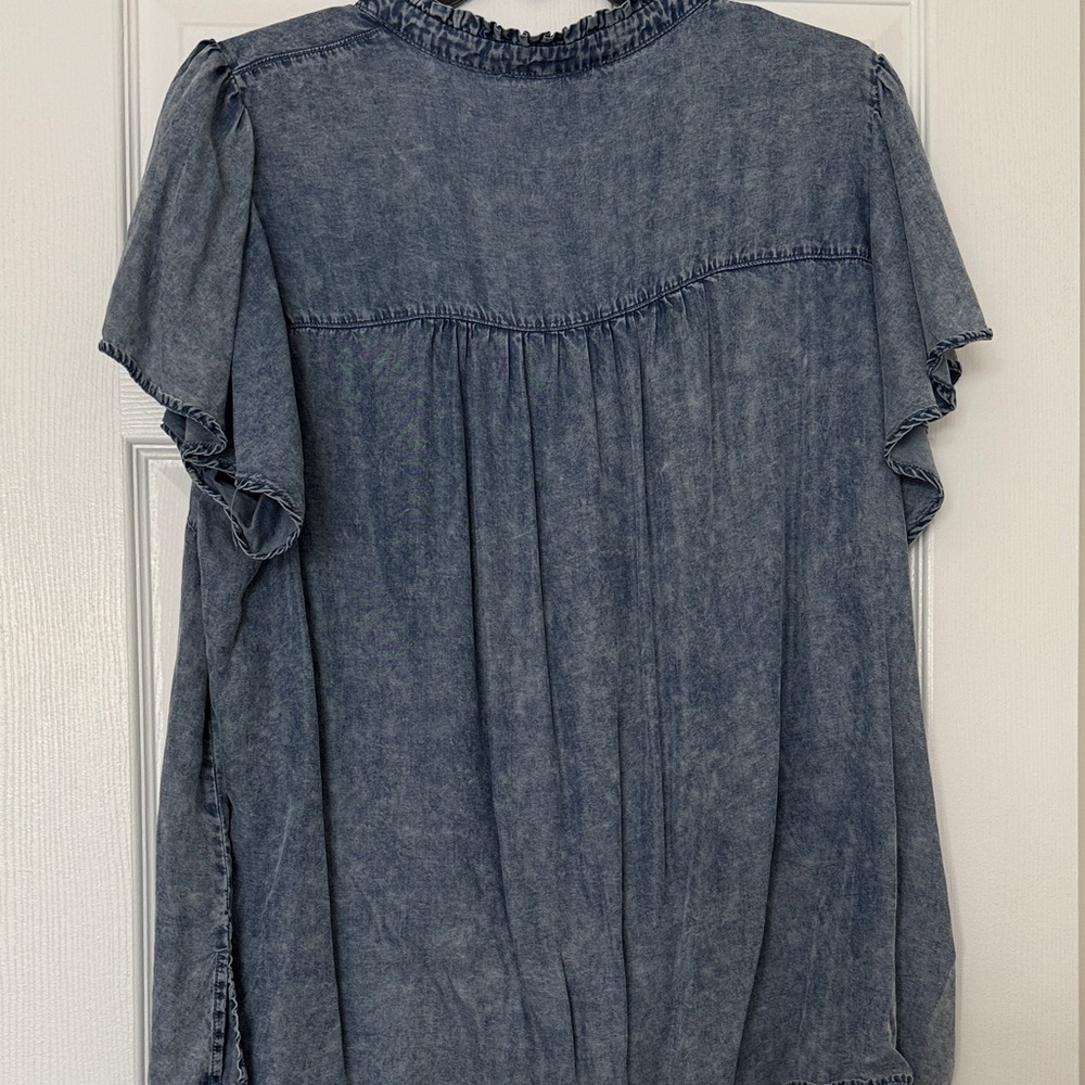 Jane and Delancey Washed Denim Blue Button-Front Flutter Sleeve Top - Picture 4 of 4